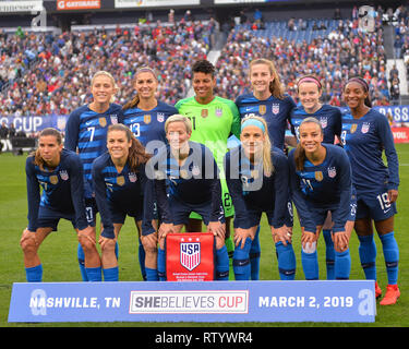 Nashville, TN, Stati Uniti d'America. 2 Marzo, 2019.Marzo 02, 2019: usa le donne della nazionale di calcio posa del team internazionale di fronte alla partita di calcio tra Stati Uniti e Inghilterra in essa crede Cup, di Nissan Stadium di Nashville, TN. La partita si è conclusa in un tirante, 2-2. Kevin Langley/Sports South Media/CSM Credito: Cal Sport Media/Alamy Live News Foto Stock