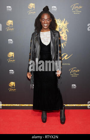 Amburgo, Germania. 03 Mar, 2019. Ivy Quaino, cantante, arriva al tedesco premiere del musical "Tina - Das Tina Turner Musical' all'Operettenhaus. Credito: Georg Wendt/dpa/Alamy Live News Foto Stock