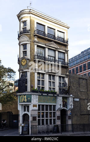 Il frate nero public house, Queen Victoria Street, Londra Foto Stock