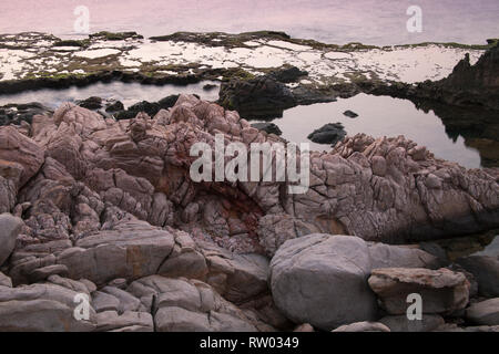 Costa rocciosa ad appendere la Rai,Reef National Park, Vinh Hy, Ninh Thuan provincia, Vietnam Asia Foto Stock