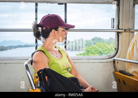 SARAWAK / Malesia / giugno 2014: sul bus per il Bako National Park Foto Stock