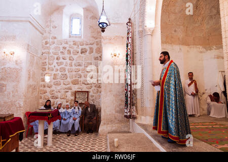 Midyat, Mardin provincia, Turchia : i fedeli partecipare alla messa in servizio di una lingua Siriaca ortodossa nella città vecchia di Mardin. Anche se ora una minoranza di l Foto Stock
