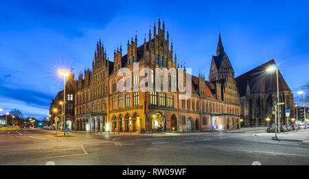 Il vecchio municipio di Hannover, Germania di notte Foto Stock