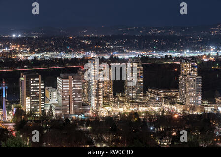 Portland Oregon South Waterfront District di notte. Foto Stock