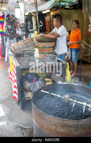 Jalan Petaling Street Market, tostatura i chicchi di caffè, Chinatown, Kuala Lumpur, Malesia. Foto Stock