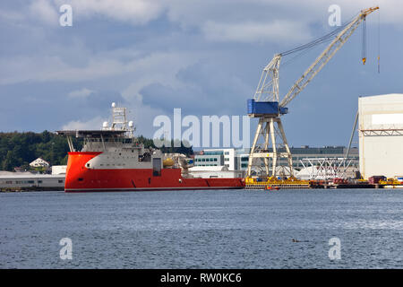 Una grande gru nel porto di Stavanger, Norvegia. Foto Stock