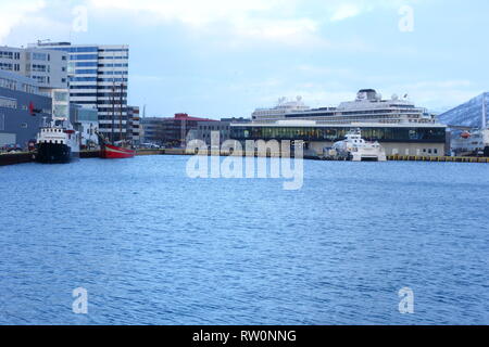 Tromso waterfront, Norvegia del Nord, Europa Foto Stock