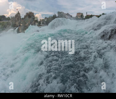 Le Cascate del Reno è la più vasta pianura cascata in Europa Foto Stock