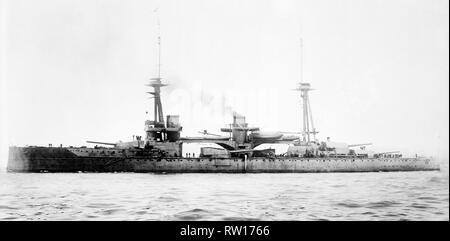 HMS Neptune dreadnought corazzata della Royal Navy circa 1914 Immagine aggiornata utilizzando il restauro digitale e tecniche di ritocco Foto Stock