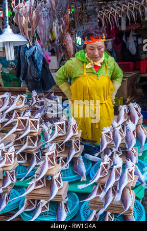 Il mercato del pesce di Jagalchi nella Corea del Sud di Busan Foto Stock