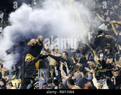 Los Angeles, California, USA. 3 Mar, 2019. Ventole celebrare durante il 2019 Major League Soccer (MLS) match tra Los Angeles e FC Sporting Kansas City in Los Angeles, California, 3 marzo 2019. Credito: Ringo Chiu/ZUMA filo/Alamy Live News Foto Stock