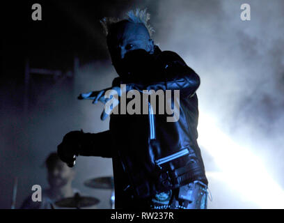 ***FILE FOTO*** cantante Keith Flint (destra) del prodigy music band esegue durante la roccia per persone music festival di Hradec Kralove, Repubblica Ceca, dal 4 luglio 2012. (CTK foto/Alexandra Mlejnkova) Foto Stock