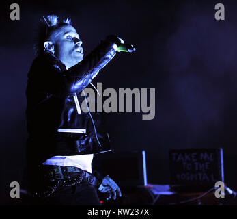 ***FILE FOTO*** cantante Keith Flint dei Prodigy music band esegue durante la roccia per persone music festival di Hradec Kralove, Repubblica Ceca, dal 4 luglio 2012. (CTK foto/Alexandra Mlejnkova) Foto Stock