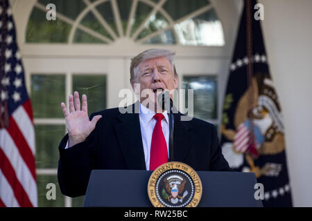 25 gennaio 2019 - Washington, Distretto di Columbia, Stati Uniti d'America - Il presidente statunitense Donald Trump parla di governo shutdown on gennaio 25, 2019, dal Giardino delle Rose della Casa Bianca di Washington, DC. (Credito Immagine: © Alex Edelman/ZUMA filo) Foto Stock