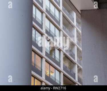 Berlino, Germania. 4 Mar 2019. Servizi di emergenza rispondere al fuoco a Potsdamer Platz a Berlino, in Germania il 4 marzo 2019. Credito: Jannis Werner/Alamy Live News Foto Stock