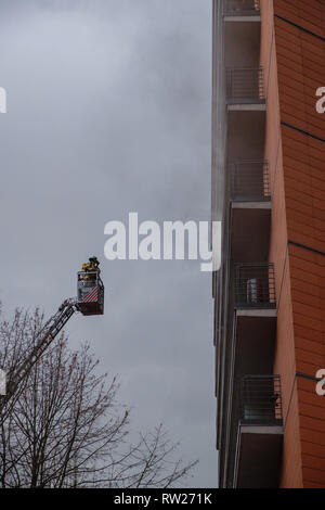 Berlino, Germania. 4 Mar 2019. Servizi di emergenza rispondere al fuoco a Potsdamer Platz a Berlino, in Germania il 4 marzo 2019. Credito: Jannis Werner/Alamy Live News Foto Stock