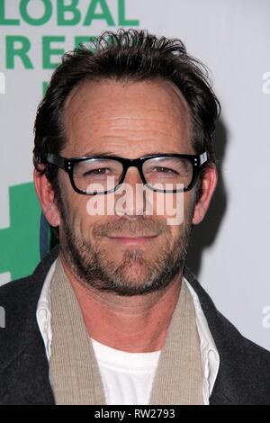 ***FILE FOTO*** LUKE PERRY morto a 52 Luke Perry al Global Green USA del decimo Pre-Oscar annuale festa, Avalon, Hollywood, CA 02-20-13 David Edwards/DailyCeleb/MediaPunch Foto Stock