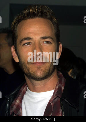 Attore LUKE PERRY (11 Ottobre 1966 - 4 Marzo 2019) il più noto per i suoi ruoli in TV mostra "Beverly Hills 90210' e 'Riverdale', morto lunedì all'età di 52 dopo aver subito una massiccia corsa la scorsa settimana. Nella foto: Mar 13, 2002 - New York New York, Stati Uniti - Attore LUKE PERRY @ la rete di Showtime programmazione annuale Pranzo di anteprima. Credito: Nancy Kaszerman/ZUMAPRESS.com/Alamy Live News Foto Stock