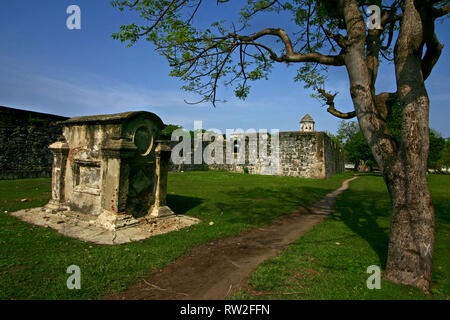 Fort Speelwijk, un sito del patrimonio costruito da esercito olandese nel 1682. Situato in Serang Regency, Banten, Indonesia. Foto Stock