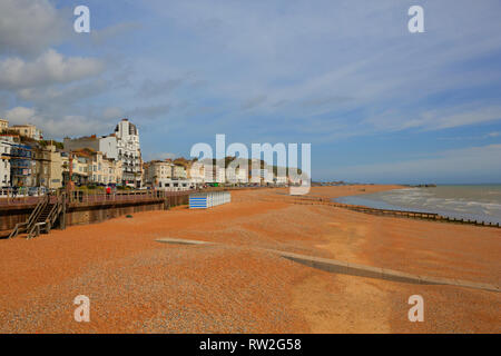 Spiaggia di Hastings East Sussex England Regno Unito nella primavera del sud costa destinazione di vacanza Foto Stock