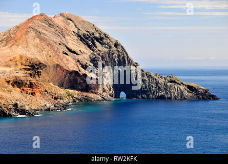 Intorno a Madeira - Il mare arch visibile sul Sao Lourenco penisola Foto Stock