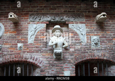 Interno della prigione storica torre in Gdansk che ospita il Museo dell'Ambra Foto Stock