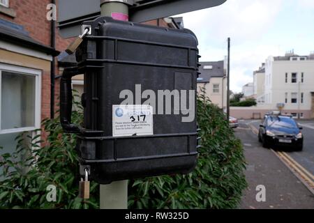 Uno dei monitor del traffico intorno a Cheltenham, Gloucestershire, Inghilterra. Foto di Andrew Higgins - Mille parola Supporti, nessun vendite, nessun syndication. C Foto Stock