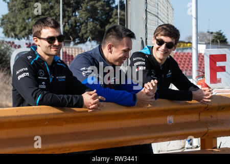 Circuito DE CATALUNYA, MONTMELO, Spagna - Febbraio 18th, 2019 - Alexander Albon parlando a bordo pista a George Russel della Gran Bretagna. Foto Stock