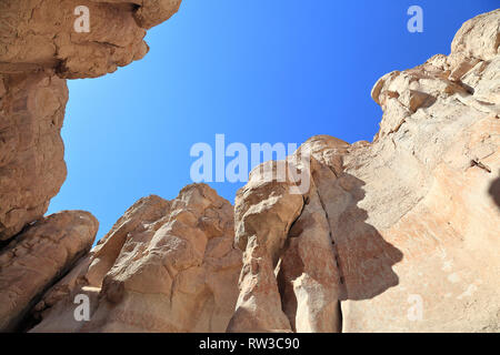 Di formazioni geologiche Al Qara grotte in Arabia Saudita Foto Stock