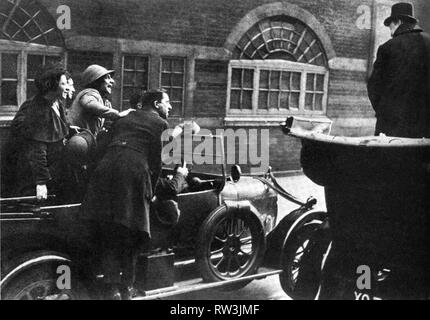 Winston Churchill in piedi come candidato indipendente per la divisione Abbazia di Westminster al di elezione nel marzo 1924 Foto Stock