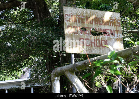 Château Bénarès est onu petit village dans le sud, sis entre les Villaggi de Camp-Diable et de Batimarais. Il abrite environ 300 familles Foto Stock