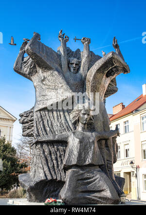 Bydgoszcz / Polonia - Monumento di lotta e di martirio, statua che si trova nella città vecchia, la piazza del mercato. Foto Stock