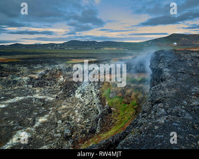 Leirhnukur primavera calda area, area geotermica, Islanda Foto Stock