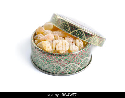 Incenso, noto anche come resine di olibanum, Ebraico è una resina aromatica utilizzata in incenso e profumi, ottenute da alberi del genere Boswellia. isolato o Foto Stock