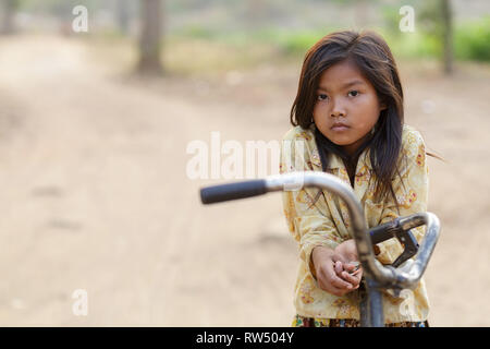 Carino giovane ragazza, Cambogia Foto Stock