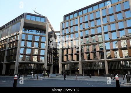 Vista esterna degli uffici del Bloomberg Building sulla Queen Victoria Street nella City of London Inghilterra Regno Unito Gran Bretagna KATHY DEWITT Foto Stock