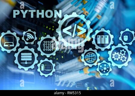 Linguaggio Python sulla sala server sfondo. Flusso di lavoro di programmazione algoritmo astratto concetto su schermo virtuale Foto Stock