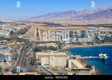 Eilat, Israele - 28 Febbraio 2019: volare oltre la costa a Eilat di Israele Foto Stock