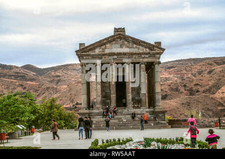 Garni, Armenia, 20 ottobre 2018:medievale tempio pagano del pre-periodo Cristiano costruito in onore del dio Sole Mithra nel villaggio di Garni individuare Foto Stock