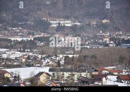 Kärnten, inverno, Gailtal, Unteres Gailtal, Dobratsch, Villacher Alpe, inverno, Schnee, Nötsch, Feistritz, Dorf, Siedlung, Labientschach, Tal, Berg, Fel Foto Stock