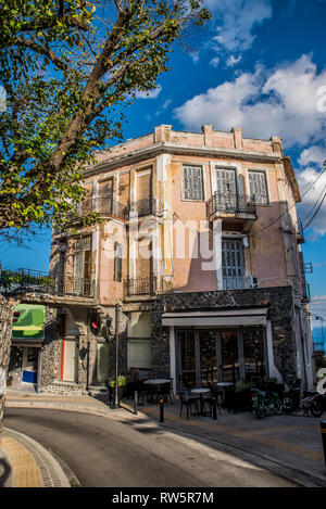 Vicolo tradizionale in Kymi all isola di Eubea, Grecia Foto Stock