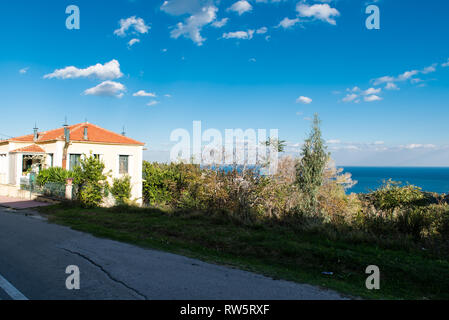 Vicolo tradizionale in Kymi all isola di Eubea, Grecia Foto Stock