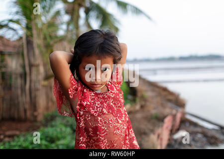 Carino giovane ragazza, Cambogia Foto Stock