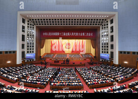 Pechino, Cina. Mar 5, 2019. La seconda sessione del XIII Congresso Nazionale del Popolo apre presso la Grande Sala del Popolo di Pechino, capitale della Cina, 5 marzo 2019. Credito: Zhang Ling/Xinhua/Alamy Live News Foto Stock