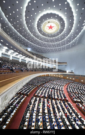 Pechino, Cina. Mar 5, 2019. La seconda sessione del XIII Congresso Nazionale del Popolo apre presso la Grande Sala del Popolo di Pechino, capitale della Cina, 5 marzo 2019. Credito: Gao Jie/Xinhua/Alamy Live News Foto Stock