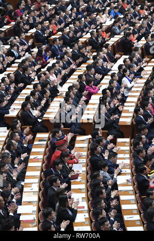 Pechino, Cina. Mar 5, 2019. La seconda sessione del XIII Congresso Nazionale del Popolo apre presso la Grande Sala del Popolo di Pechino, capitale della Cina, 5 marzo 2019. Credito: Gao Jie/Xinhua/Alamy Live News Foto Stock