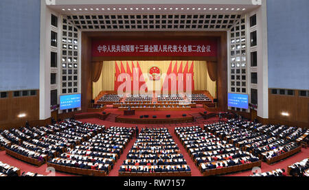 Pechino, Cina. Mar 5, 2019. La seconda sessione del XIII Congresso Nazionale del Popolo apre presso la Grande Sala del Popolo di Pechino, capitale della Cina, 5 marzo 2019. Credito: Zhang Ling/Xinhua/Alamy Live News Foto Stock