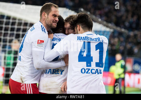 Amburgo, Deutschland. 04 Mar, 2019. Da sinistra a destra LASOGGA Pierre-Michel (HH), Khaled NAREY (HH), portiere Aaron HUNT (HH), Berkay OEZCAN (vñZCAN, HH) il tifo per l'obiettivo di renderlo 1-0 per HSV Amburgo Amburgo Amburgo, giubilo, tifo, tifo, gioia, entusiasmo, celebrare, # t # jhalbe figura, mezza figura, Soccer 2. Bundesliga, 24. Giornata, Hamburg Amburgo Amburgo (HH) - Greuther Furth (FUE) 1: 0, su 04.03.2019 in Hamburg/Germania. € | Utilizzo di credito in tutto il mondo: dpa/Alamy Live News Foto Stock