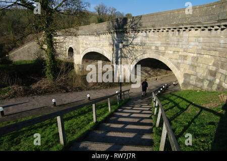 La Macmillan Way al Avoncliff acquedotto, Wiltshire Foto Stock