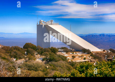 Radio Telescope edificio al Kitt Peak National Observatory in Arizona Foto Stock